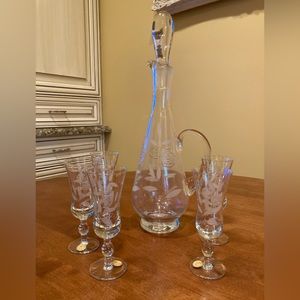 Cordial decanter with 5 glasses